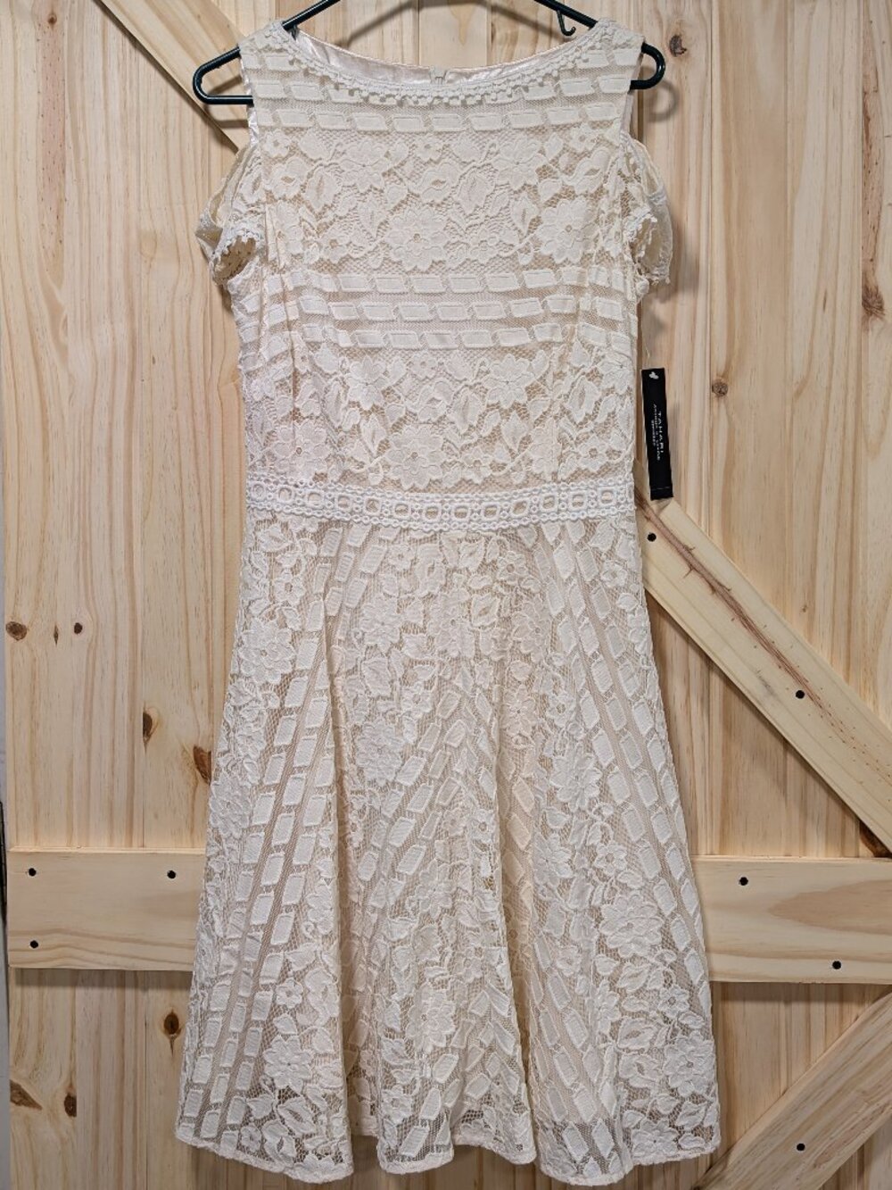 Tahari fit and flare tea length ivory dress lace overlay size 6